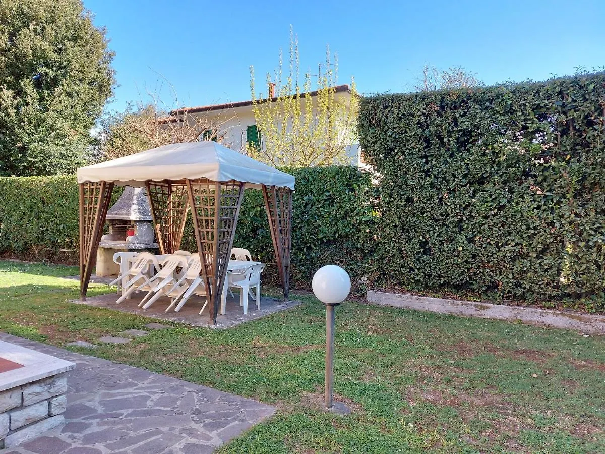 Villa Villino Giuliana à Pietrasanta 0*,  Italie